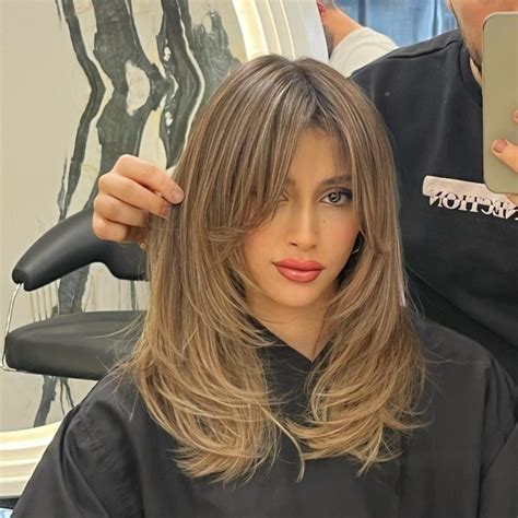 Top Medium Layered Haircuts To Revamp Your Look In Divagaze