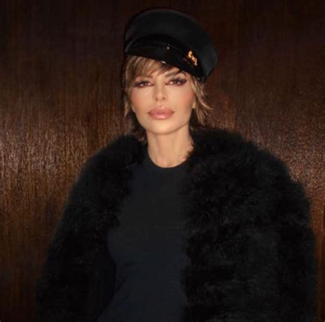 Internet Calls Lisa Rinna ‘crazy Over Daring New Year Selfie On Instagram Meaww News