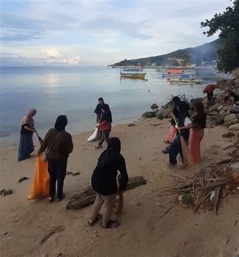 Pgsd Ung Bantu Kelola Lingkungan Pesisir Melalui Gerakan Bersih Pantai