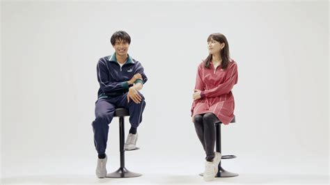 川口春奈と三笘薫選手が初共演！川口、ピッチ上とのギャップに「あ、笑うんだ」とnews Lounge