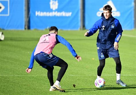 Nachwuchs Torjäger Stange 16 erneut beim Profi Training des HSV