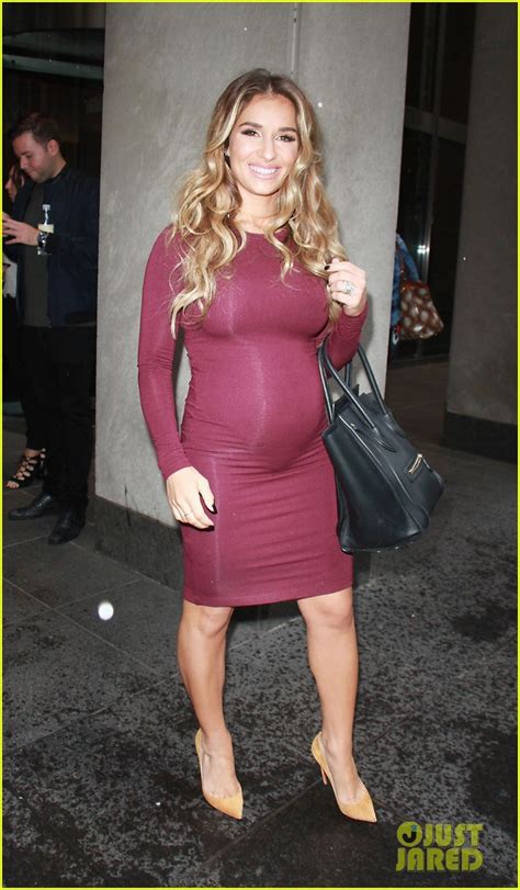 Pregnant Jessie James Decker Shows Off Baby Bump In NYC Photo 3972215