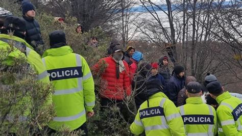 Usurpación de tierras en Ushuaia Un policía herido y denuncia penal de