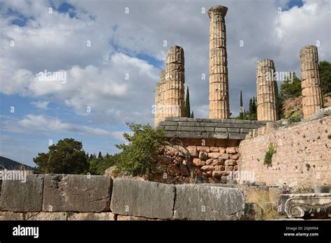 Paisaje con vista panorámica del templo de orden dórico de Apolo Un