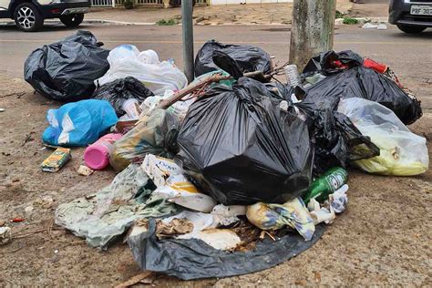 Rua de Ibaté fica totalmente alagada por causa de lixo jogado pela