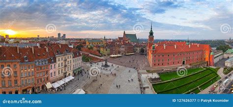 Royal Castle Square in Warsaw Stock Image - Image of dramatic, colorful ...