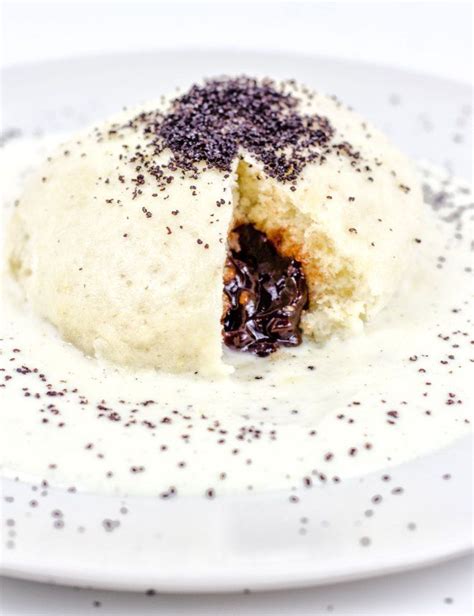 Germknödel mit Pflaumenmus dazu gibt es Vanillesoße einfach lecker