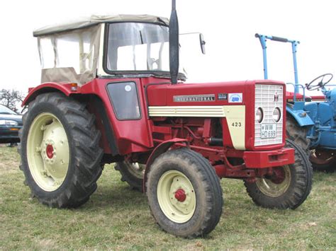 Fahrzeugseiten De Traktoren IHC McCormick International 423