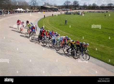 Cyclists At Herne Hill Velodrome Stock Photo - Alamy