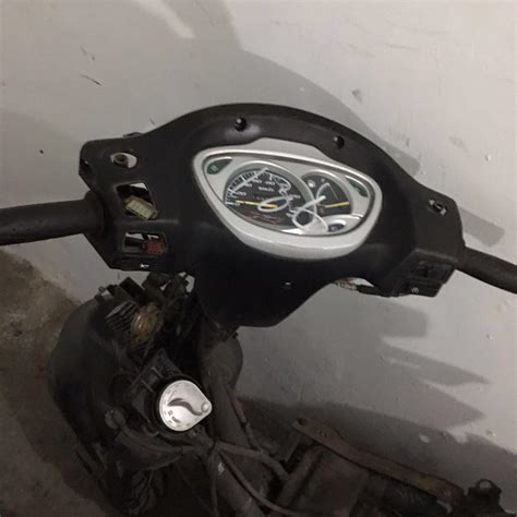 A 1 三陽 Sym R1z 125 150 車首 油箱 馬桶 車廂 車台殺肉 尾燈 後架 喇叭 整流器 大燈組 油箱 車首 汽機車零配件在旋轉拍賣