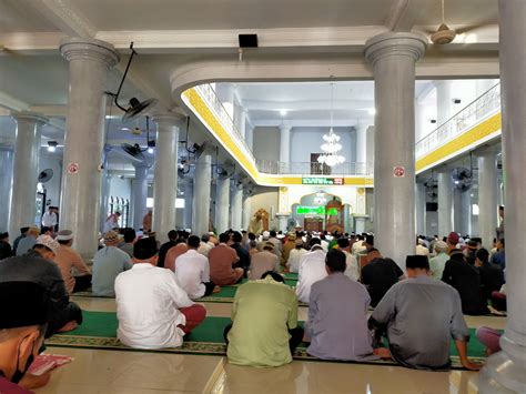 Suasana Sholat Idul Fitri 1444 H Di Masjid Agung Al Muhajidin