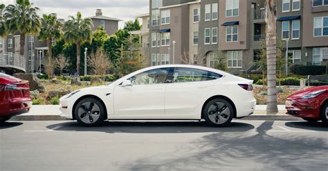 Elon Musk Slashes Tesla Model 3 Price To Long Awaited 35 000