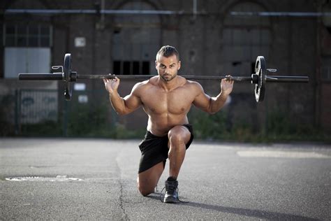 powerlifters stronger  bodybuilders