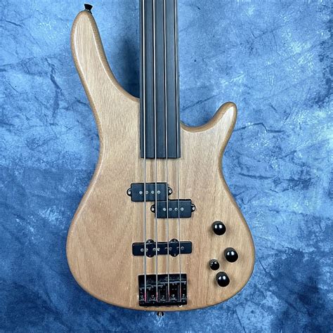 Stagg Fretless Bass In Natural Reverb