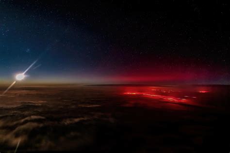 Pilot Snaps Weird Red Glow Beneath Clouds Unlike Anything He's Ever ...