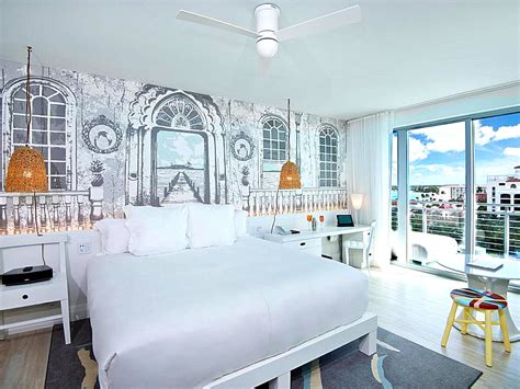 amazing luxury hotel suites  nassau complete guide