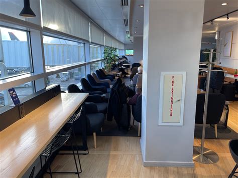 My Very Productive Layover At Chicago O'Hare - Live and Let's Fly