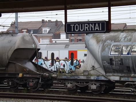 La Gare De Tournai La Gare De Tournai Est Une Gare Ferrovi Flickr