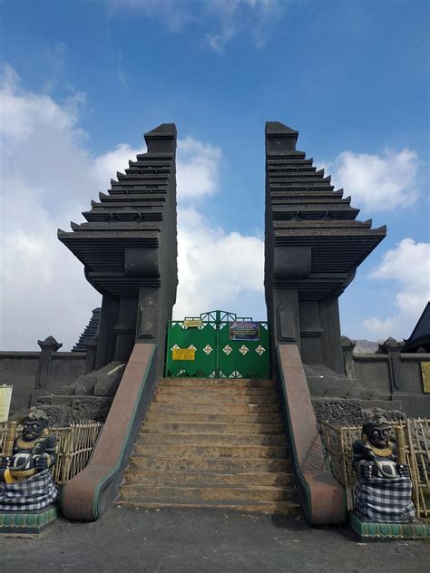 Pura Luhur Poten Gunung Bromo Temple Near Mount Bromo E Flickr