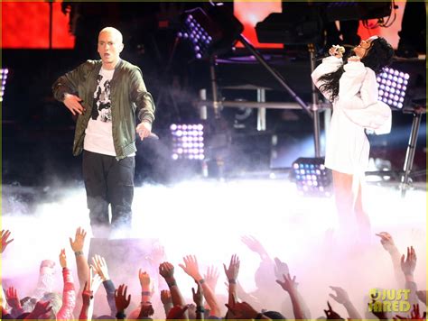 Rihanna And Eminem Perform The Monster At Mtv Movie Awards 2014 Video Photo 3091347 Eminem