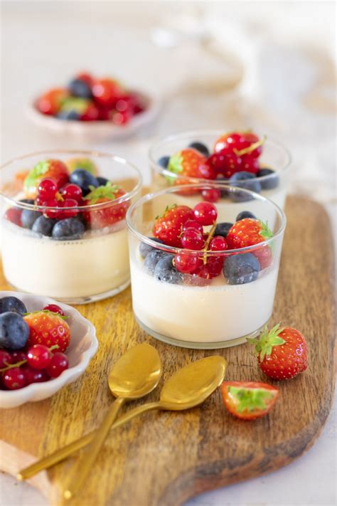 Vanille Panna Cotta Met Rood Fruit Recept De Kokende Zussen