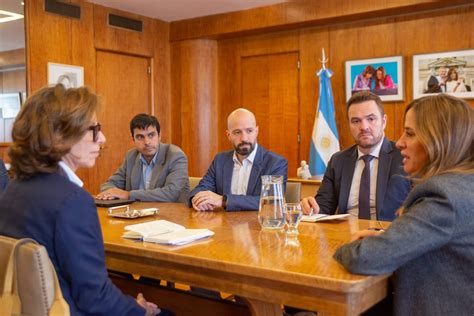 Victoria Tolosa Paz On Twitter Nos Reunimos Con La Directora Del