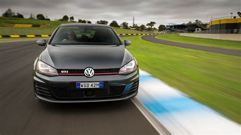 Volkswagen Golf GTI Performance Review - Drive