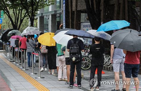 2보 신규확진 2천50명 1주일만에 다시 2천명대수도권 본격 재확산 연합뉴스