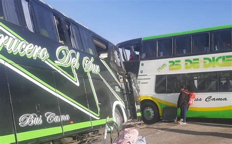 Un camión volcado en la vía provocó el choque de dos buses que dejó 12