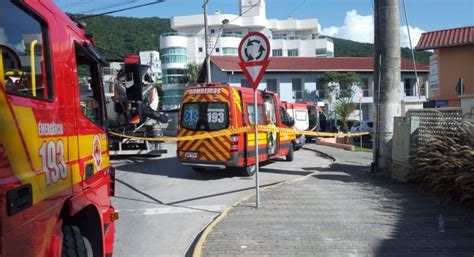 Ciclista morre após colisão caminhão em Bombinhas