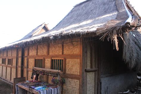 Rumah Bale Salah Satu Kekayaan Arsitektur Nusa Tenggara Barat