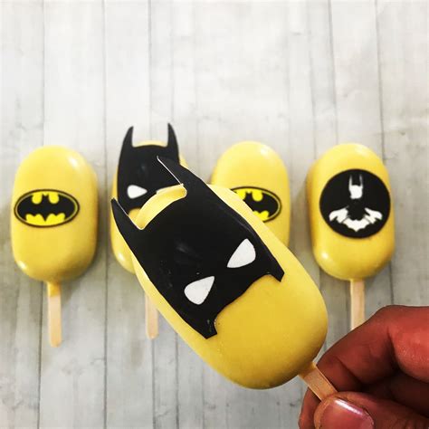 Batman Cake Pops