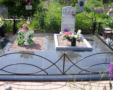 Купить металлические оградки на кладбище: цены и изготовление