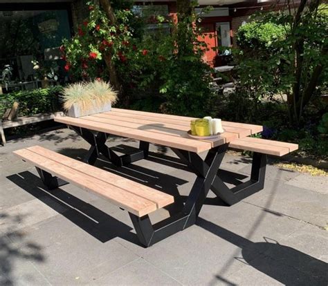 Picknicktafel Met Stalen X Frame Douglas Hout Robuuste Tuintafel