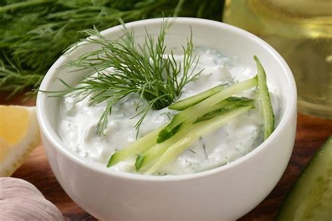 An Italian Grandmas Easy Tasty Greek Tzatziki Sauce Recipe HoHoHek