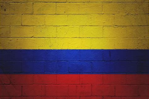 Bandera De Colombia Pintada En Una Pared Foto Premium