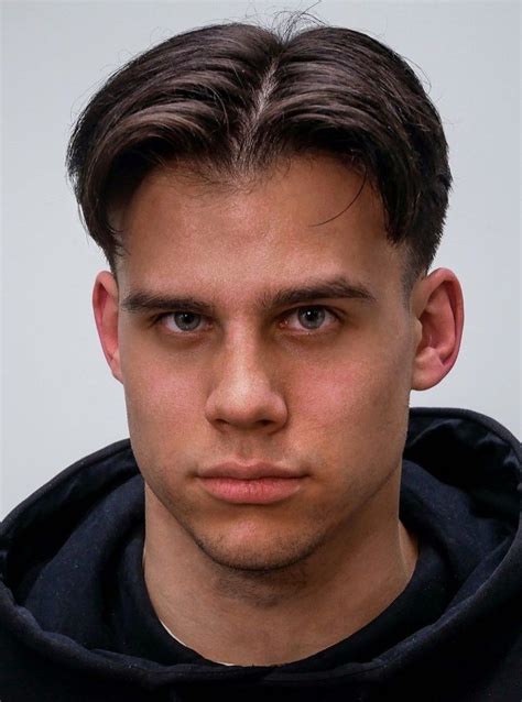 awesome middle part hairstyles  men middle part haircut middle