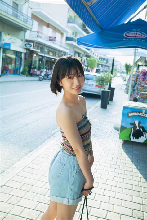 話題の17歳・藤﨑ゆみあ、1st写真集から“美少女感”あふれる先行カット公開！ファン全員と握手する初イベントも開催 | RBB TODAY