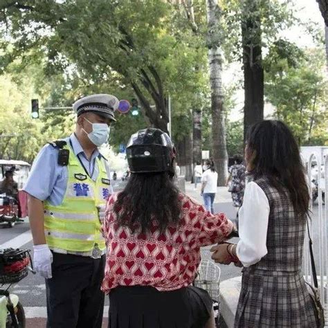 长治交警开展电动自行车违反规定载人专项整治行动电动车交通处罚