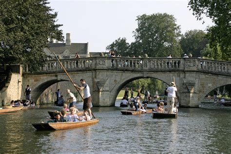 How Many Students Are At Cambridge University?