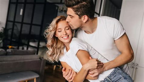 8 Petits Gestes Qui Entretiennent L Amour Plus Puissants Que Les