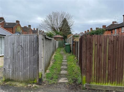 Access Behind Queen S Road Mr Ignavy Cc By Sa Geograph Britain