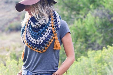 15 Easy Crochet Triangle Scarf Pattern For Beginners! - Crocht