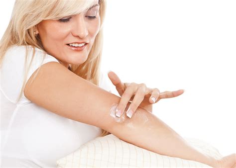 Почему локти шелушатся: причины и устранение проблем