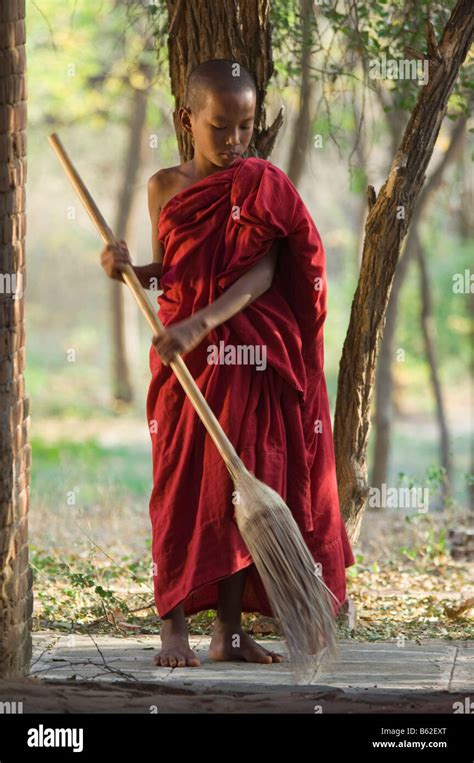 Novice Buddhist Monk Hi Res Stock Photography And Images Alamy