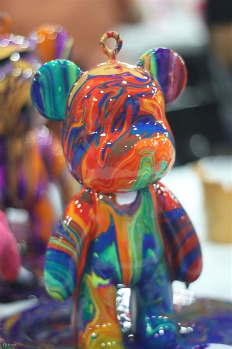 Unleash Your Creativity With The Drip Bear Paint Pour Experience Klook