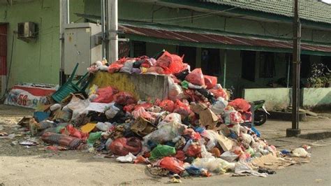 Warga Keluhkan Sampah Kembali Meluber Di Tps Batu Merah Dalam Kota