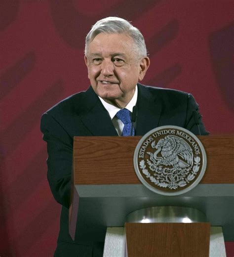 AMLO presume fortalecimiento del superpeso frente al dólar El