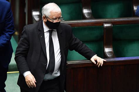 Nowy sondaż Poparcie dla PiS topnieje