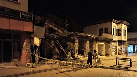 Osmaniyede ağır hasarlı bina çöktü Son Dakika Haberleri